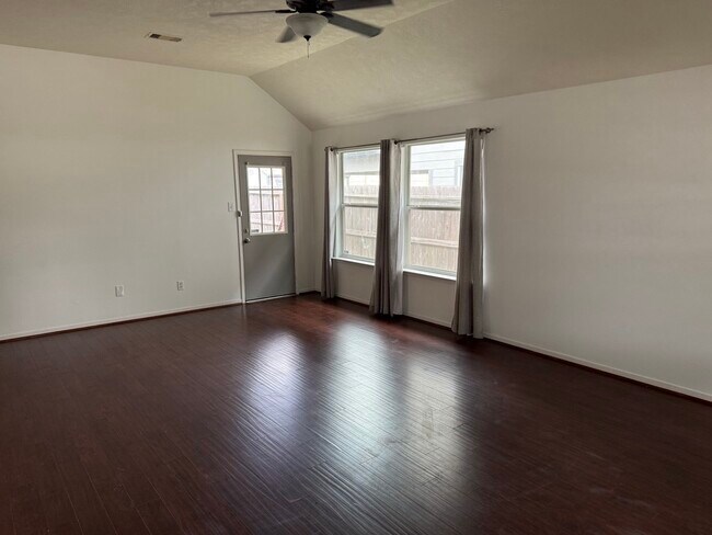Sala de estar - 11806 Sardis Lake Dr