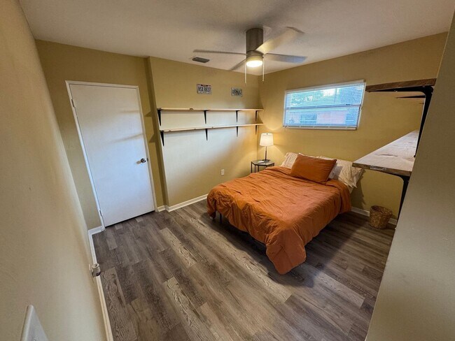 Foto del edificio - 735 E Crawford St