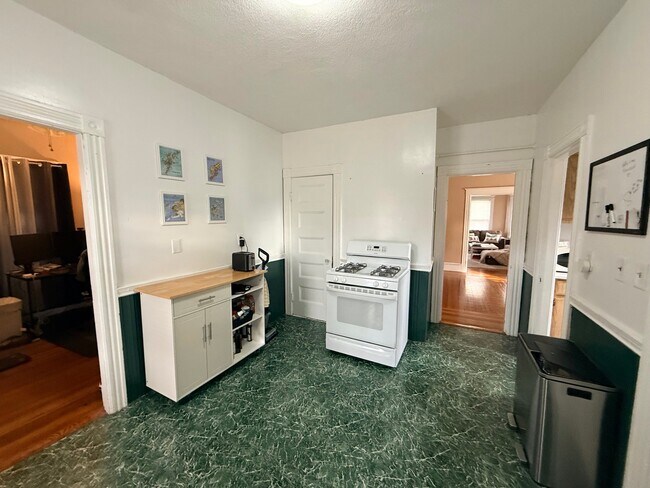 Building Photo - 42 Gibbens St