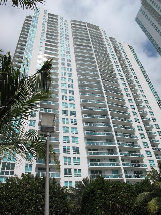 Building Photo - 951 Brickell Ave