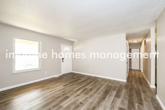 Building Photo - Recently Updated Ranch in St. Louis