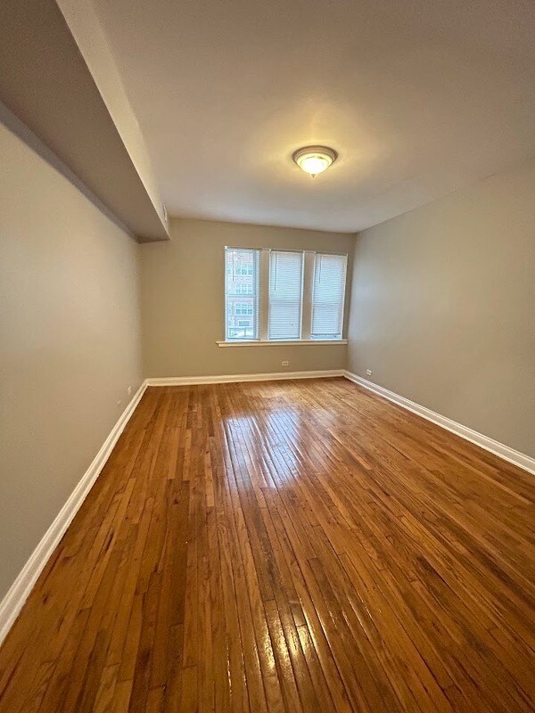 Foto del edificio - 7150 S Cornell Ave