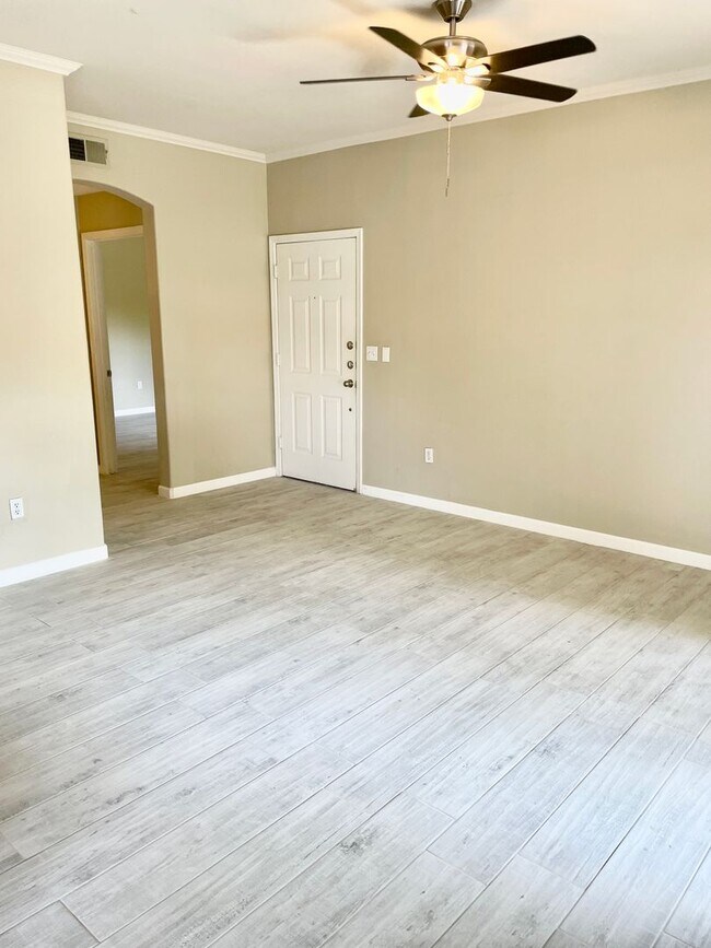 Foto del edificio - Stunning 3 Bedroom Condo In Scottsdale!