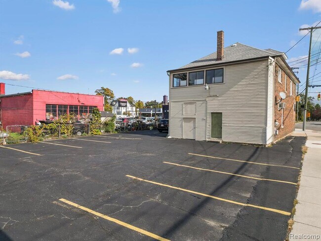 Building Photo - 601 N Main St