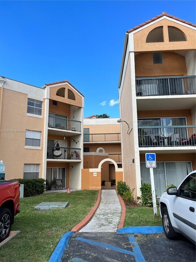 6272 NW 186th St Unit 307, Hialeah, FL 33015 Condo for Rent in