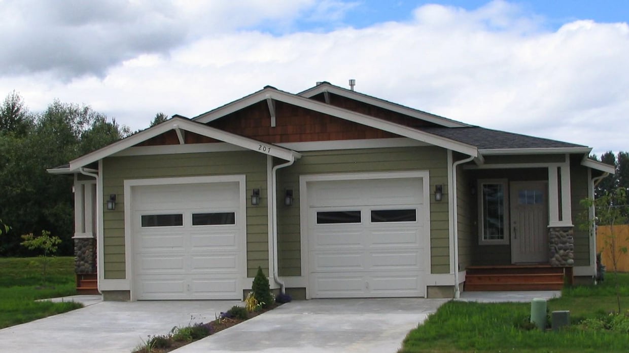 Primary Photo - 207 Walnut Grove Ct