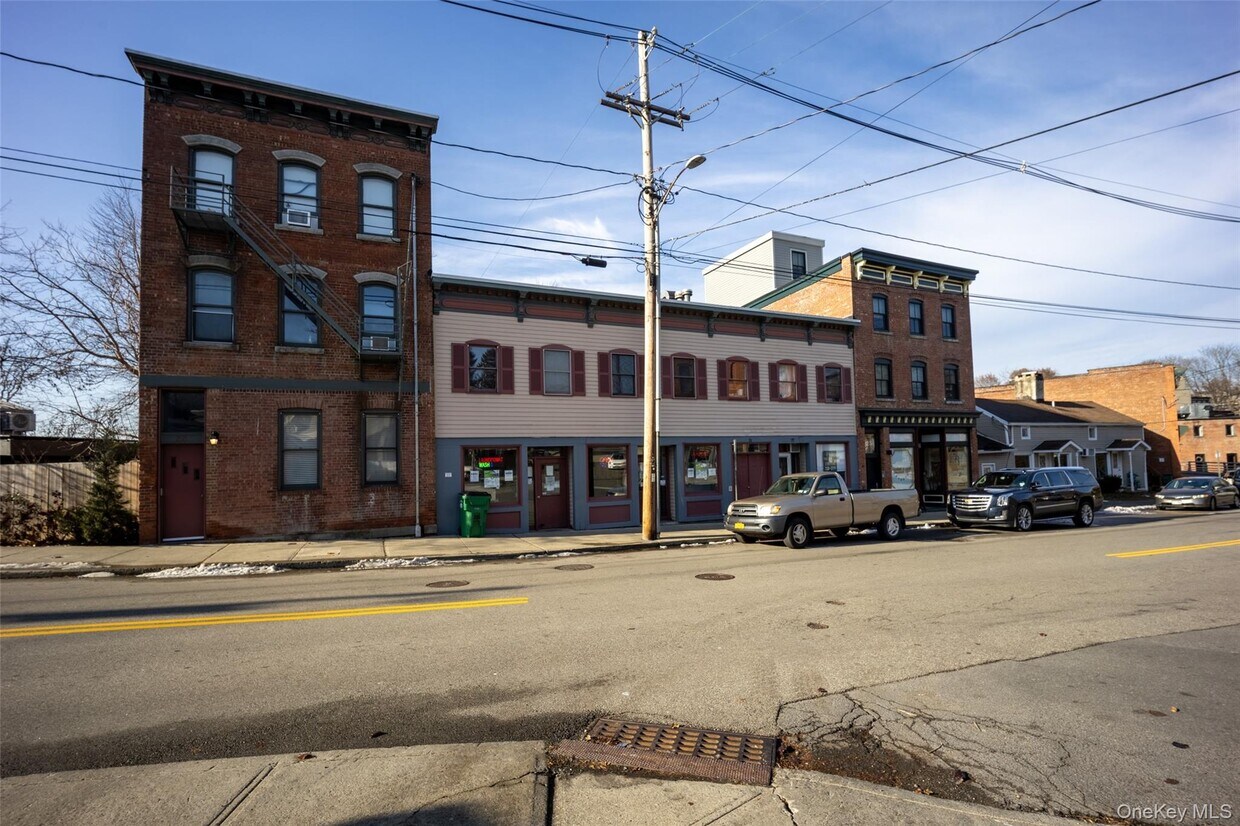 Foto principal - 27 E Main St