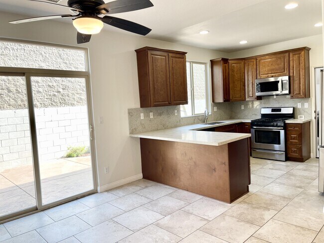 Building Photo - 462 Birchwood Ln