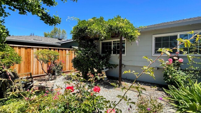 Building Photo - 554 Sobrato Dr