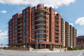 Building Photo - 2393 Robie St