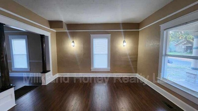 Building Photo - 312 E Mansur Ave