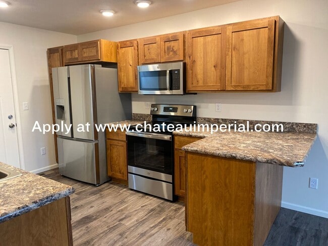 Building Photo - 600 N Bowen Ave