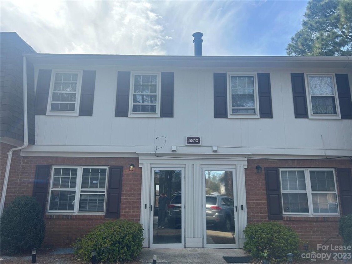 Foto principal - New Rental in East Charlotte!