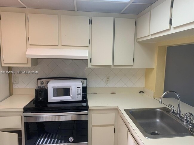 Photo - 10009 Winding Lake Rd Apartment