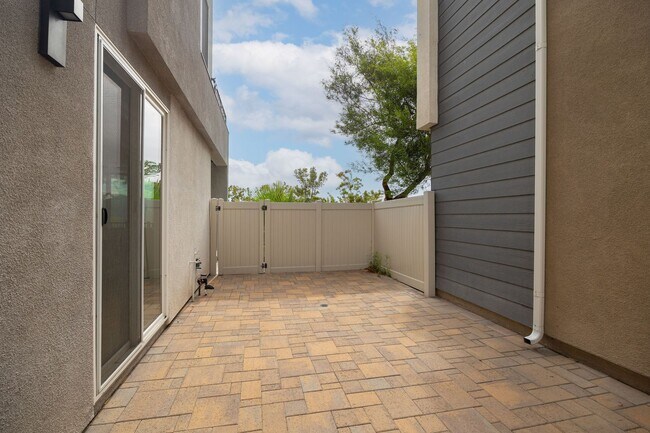 Foto del edificio - Beautifully Updated 3-Bedroom Detached hom...