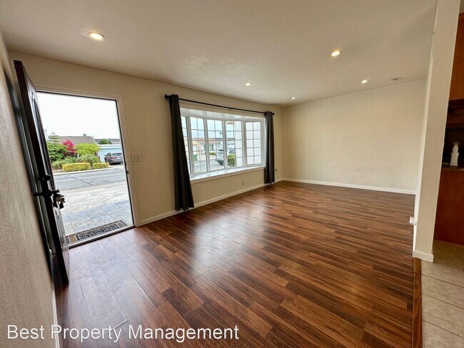 Foto del edificio - 3 br, 2 bath House - 32949 Lake Mead Dr.