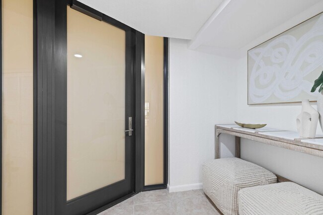 Building Photo - 1167 Hillsboro Mile