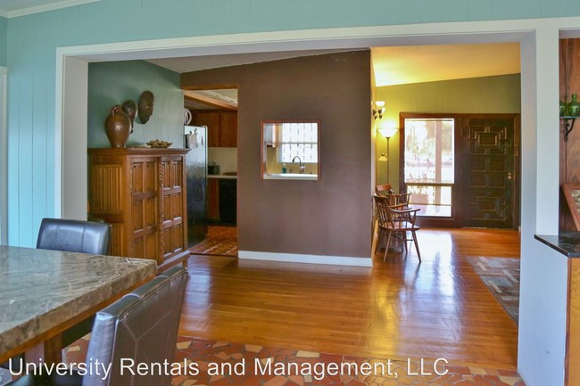 Building Photo - 3 br, 2 bath House - 1000 SW 11th Terrace