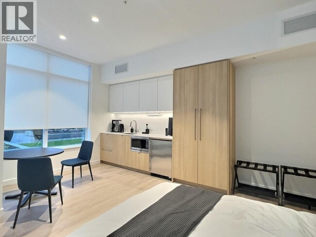 Building Photo - 505 Nelson St