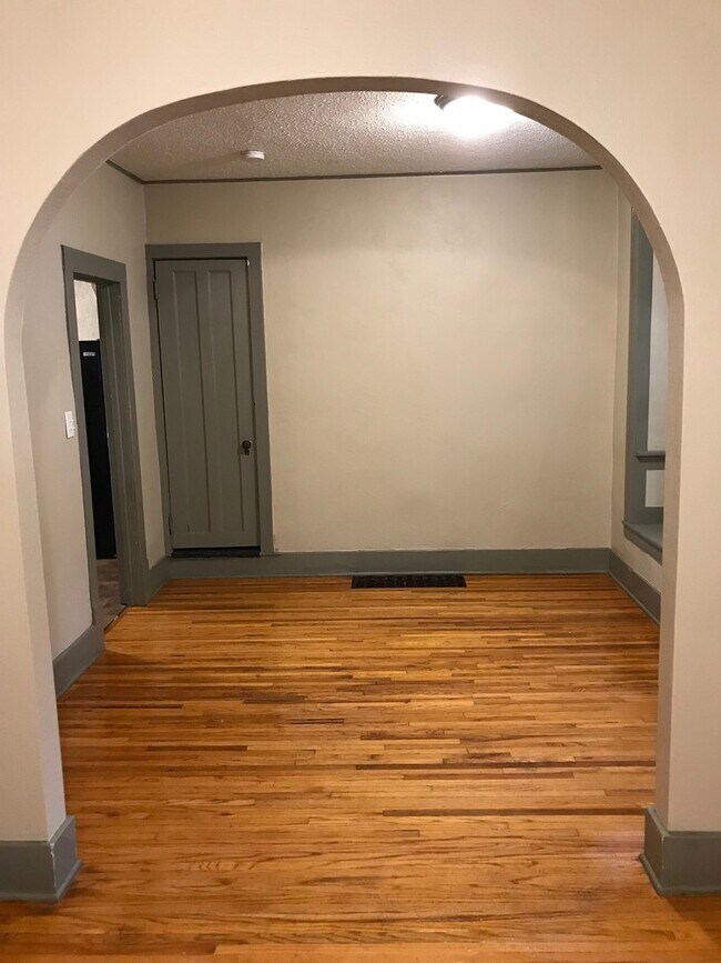 Foto del edificio - 1016 W 27th St
