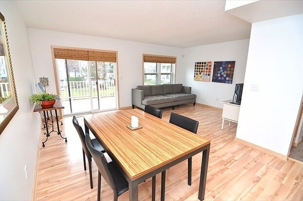 Foto del edificio - Gorgeous 2-Bed 2-Bath Townhome with Beauti...