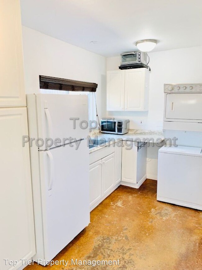 Building Photo - Studio, 1 bath House - 1648 1/2 Knob Hill ...