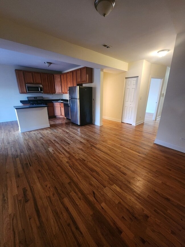 Building Photo - 5014 N Harding Ave