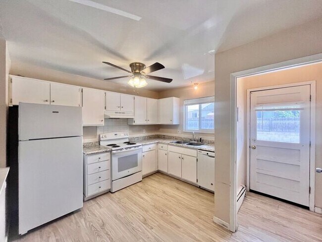 Foto del edificio - Beautiful 2 Bedroom Town Home!
