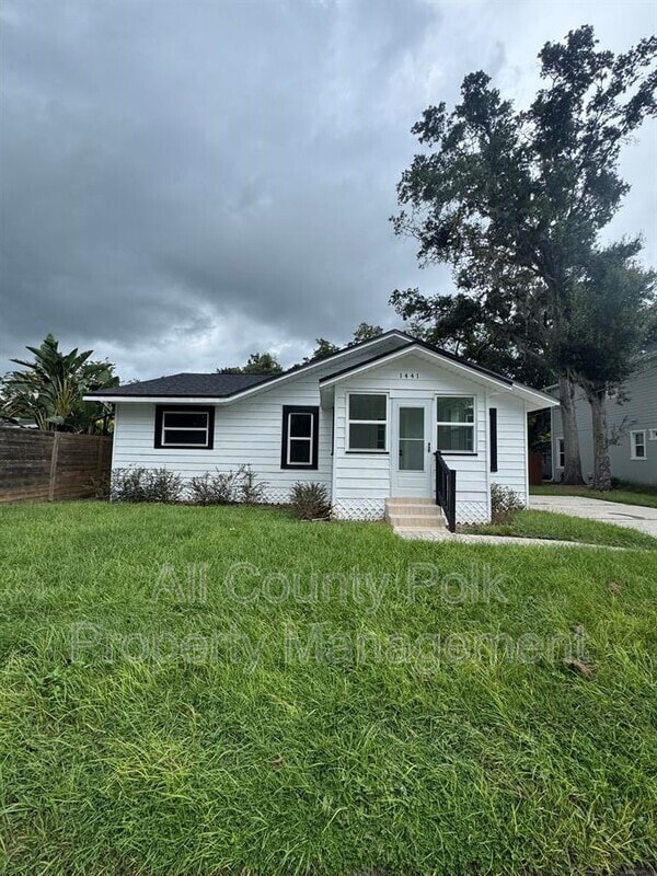 Building Photo - 1441 Dann St