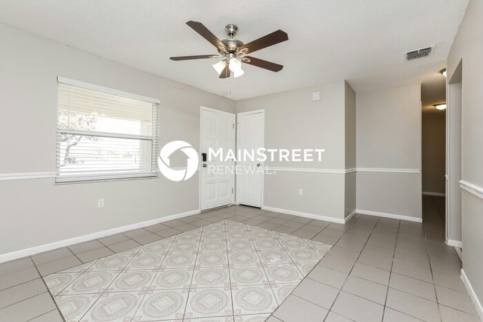 Foto principal - 3 Bedroom Pet-Friendly Home in Orlando, FL...