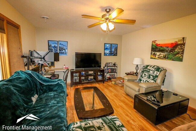Foto del edificio - Beautiful 3 bedroom home just minutes from...