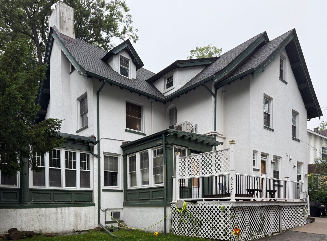 Foto principal - 82-31 Austin St