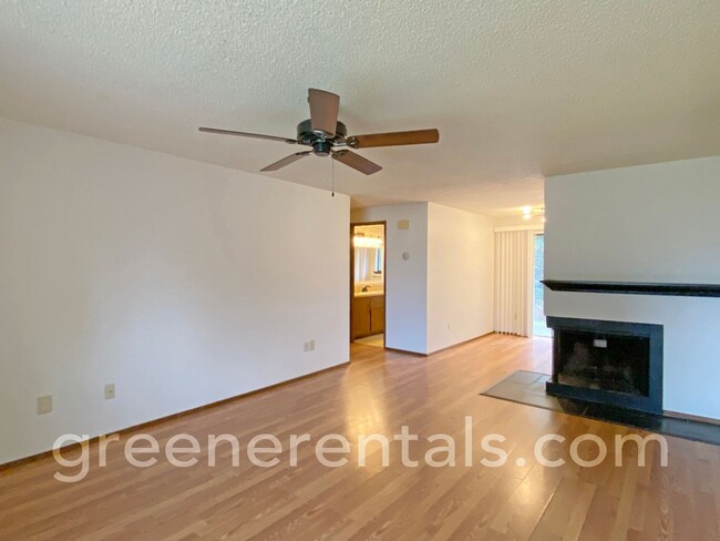 Foto del edificio - 2BR 1.5BA Duplex in Lacey