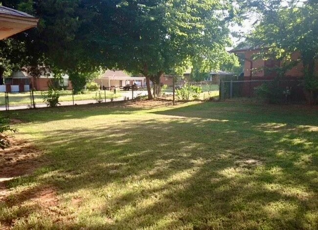 Building Photo - 601 N Sixth Street