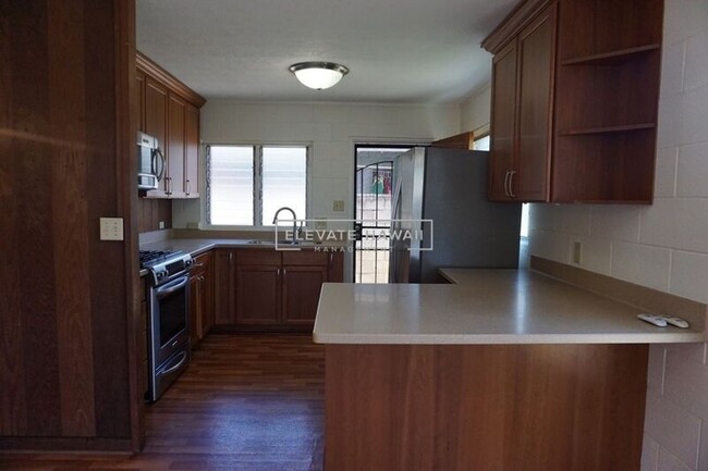 Foto del edificio - Large 5 bed 2 bath Home in Kalihi