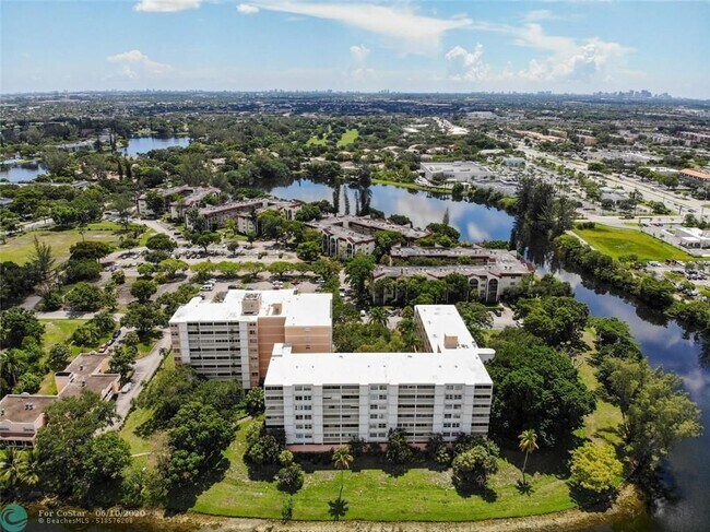 Building Photo - 3301 Spanish Moss Terrace