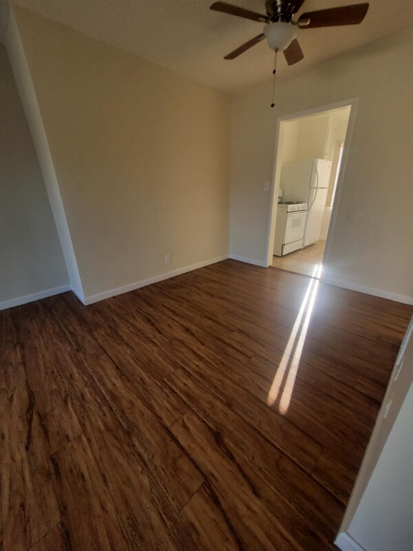 Foto del edificio - 3945 Stevely Ave