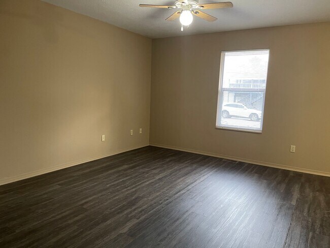 Foto del edificio - 1716 N Ozark Ave
