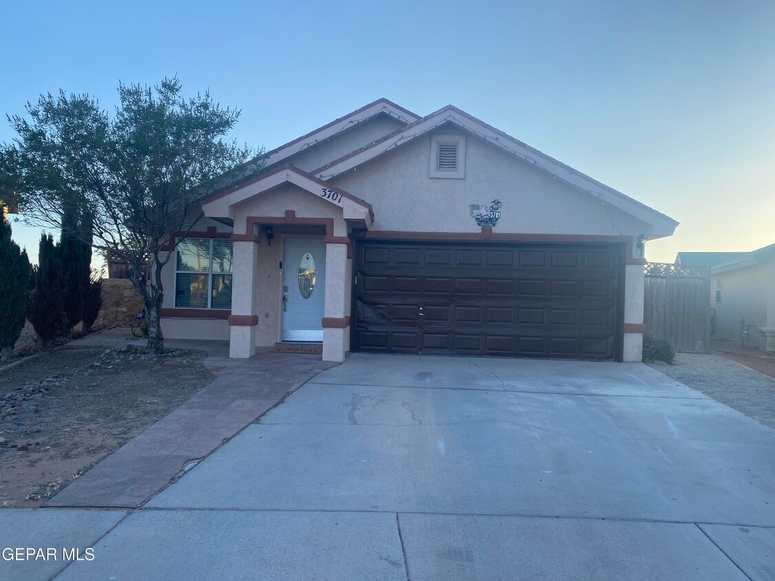 Foto principal - 3701 Leticia St