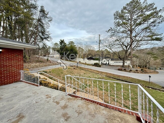 Building Photo - 550 Alexander Dr