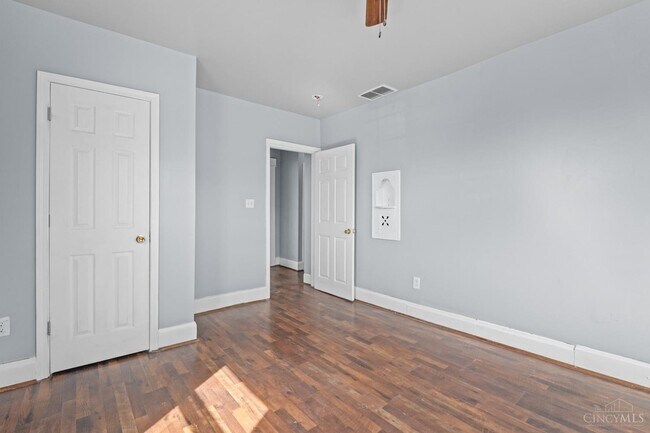 Foto del edificio - 5101 Montgomery Rd