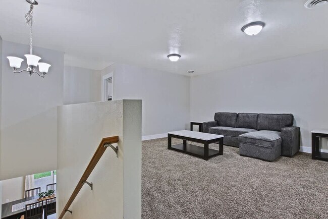 Foto del edificio - 3462 N Lancer Ave