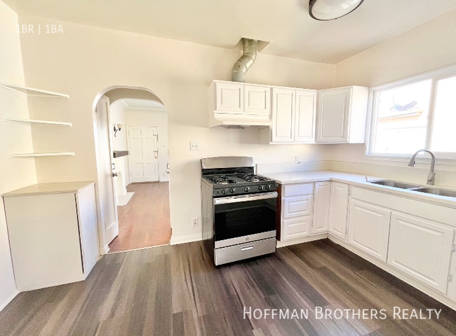 Building Photo - 518 1/2 N Heliotrope Dr