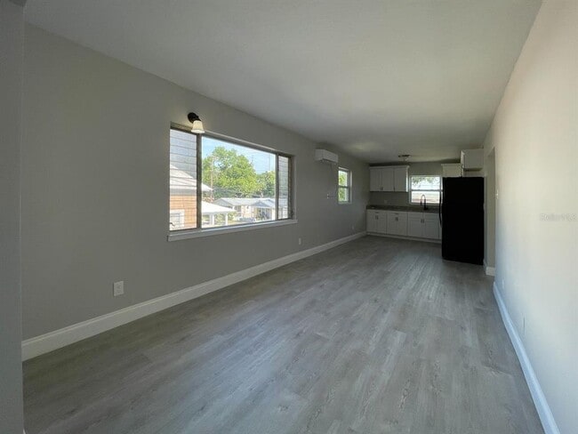 Building Photo - 2704 E Columbus Dr