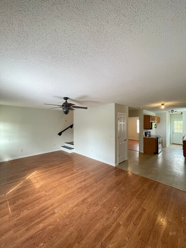 Building Photo - 609 Piper Ct