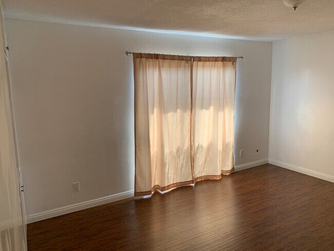 Foto del edificio - 425 Cottage Home St