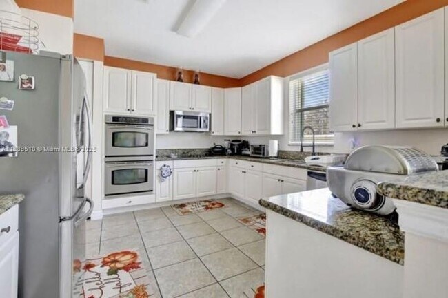 Building Photo - 5078 SW 183rd Ave