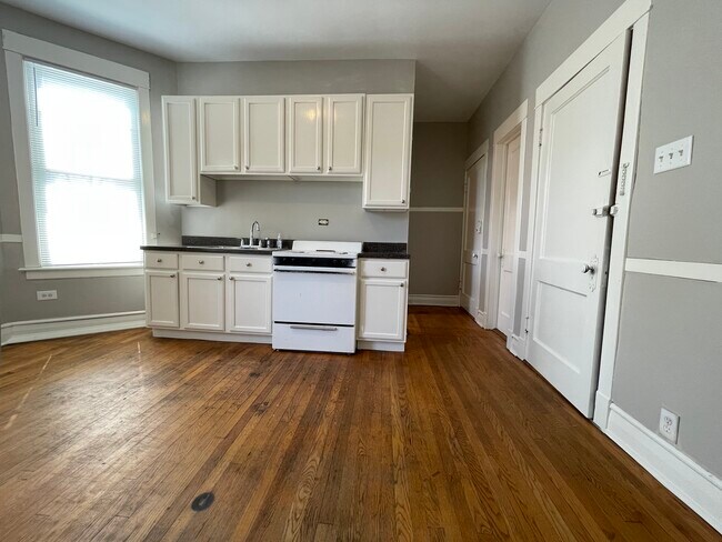 Building Photo - 3041 W Cullerton St