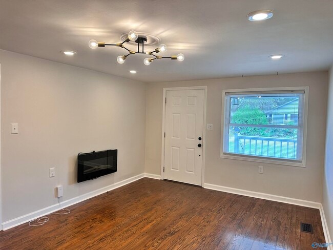 Building Photo - 1508 Mckinley Ave NE
