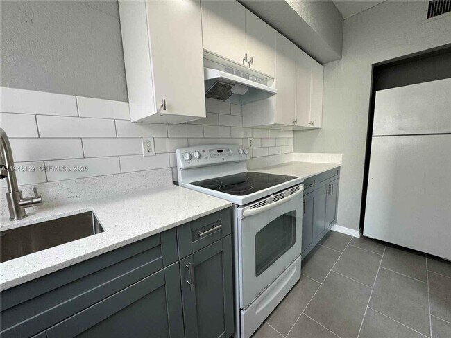 Foto del edificio - 8444 NW 4th Ave